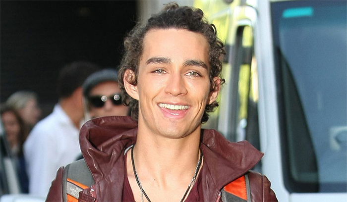 Robert-Sheehan-1068x623