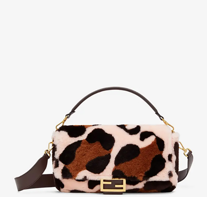 Fendi Baguette Large borsa in montone rosa intarsiato € 3.900,00